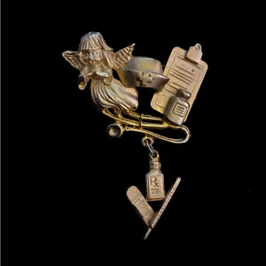 Vtg Nurse Brooch Signed Bugbee & Niles Goldtone Hat Stethoscope Thermometer Meds thumbnail 3