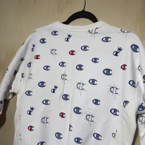 Champion Reverse Weave Crop Sweatshirt‎ Medium White All Over Logo Print thumbnail 8