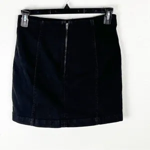 FREE PEOPLE Black Back Zipper Mini Skirt 10 Biker Neutral Minimalist Concert thumbnail 2