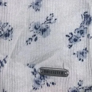 Hollister floral ditsy crop top thumbnail 3