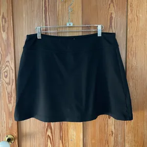 Athleta Black Mini Skort // Skirt w Shorts - Sz Large thumbnail 2