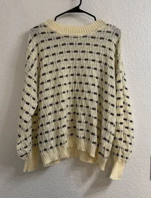 Cozy Cream and Black Checkered Sweater White Size M thumbnail 1