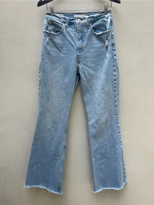 Levi’s 70s High Flare Jeans Size 27 High Rise Flare Raw Hem Light Medium Wash thumbnail 2