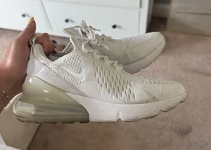 Nike Air Max 270 Shoes thumbnail 1