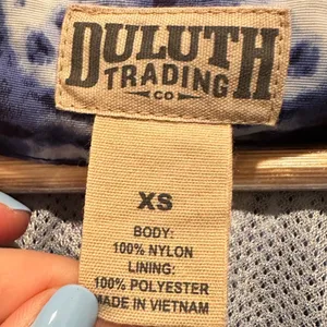 Duluth‎ Trading Co Women's Blue Geometric Hooded Grabreaker Rain Jacket Size XS thumbnail 3