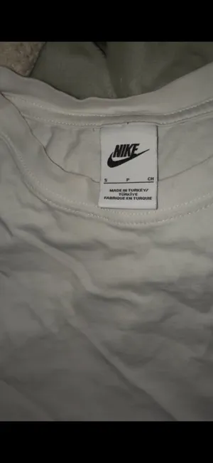 Nike shirt  thumbnail 5