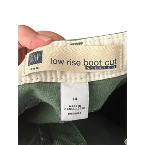 GAP Green Corduroy Pants Low Rise Boot Cut Women's Size 14 thumbnail 2
