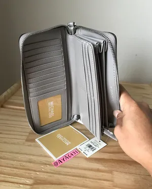 Michael Kors Wallet thumbnail 4