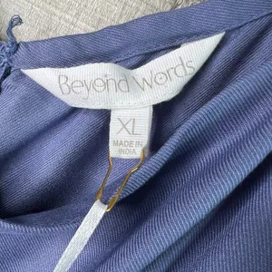 Beyond Words (Flawed with a Stain…looks like water marks) Size XL Chambr… thumbnail 5