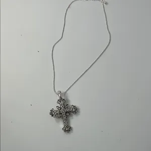 Elegant Silver Cross Pendant Necklace thumbnail 5
