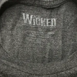 Wicked The Musical New York City Broadway T-Shirt Charcoal Gray Green Small thumbnail 6