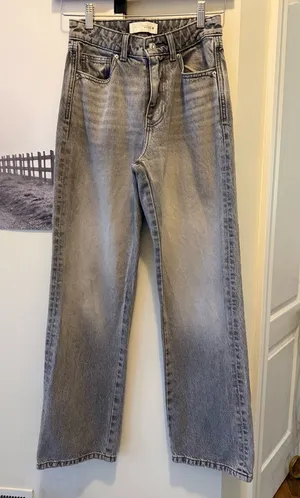 Zara Gray High-Rise Wide-Leg Jeans women’s 4 thumbnail 1