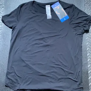 NWT- Kirkland active Tee thumbnail 1
