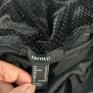 Forever 21 Women's Black Velvet Cropped Tokyo Half-Zip Pullover Sweatshirt Size M thumbnail 2