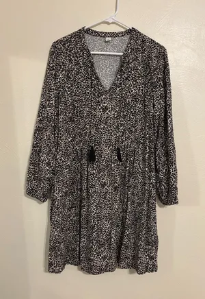 Old Navy Leopard Print Dress Large L Rayon Tassel Tie Long Sleeve Boho thumbnail 1