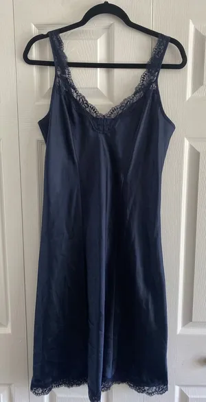 Vintage Lace Trim Satin Full Slip Womens Size M Navy Blue Lingerie Nightgown thumbnail 1