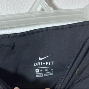 Nike‎ Women Dri-Fit Capri Leggings Black Athletic Size XS thumbnail 3