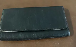Eddie Bauer Black Leather Interior Zip Wallet great shape thumbnail 1