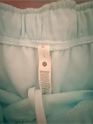 Lululemon Scuba Mid-Rise Oversized Short 7" Graphic. NWT Mint Breeze. SZ Small thumbnail 5