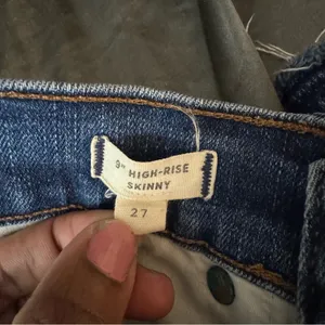 Madewell 9" High Rise Skinny Jeans size 27 medium wash blue jeans thumbnail 8