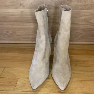 Steve Madden Rickki Suede Cream Pointed Toe Booties - Size 8 thumbnail 4