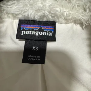 Patagonia Cream Fleece Vest with Logo womens can thumbnail 3