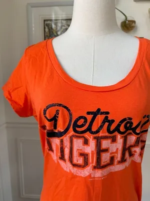 NWT MLB Detroit Tigers Short Sleeve Scoop Neck T-shirt XL thumbnail 1