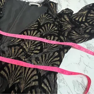 Alice + Olivia Aria Metallic cold shoulder‎ mini dress Sz 6 thumbnail 6
