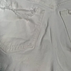 Abercrombie & Fitch the mom short high rise Jean Shorts white thumbnail 9