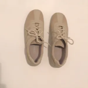 Beige leather and suede sneakers - BNWOT - size 7 thumbnail 3