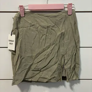 Aritzia Sunday Best Tatiana Skirt Dry Basil NWT thumbnail 2