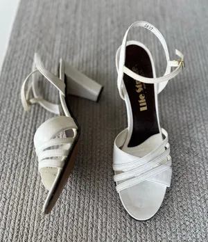 Vintage 80s 90s Life Stride White Leather Strappy Ankle Heels Sandals Sz 8.5 thumbnail 1