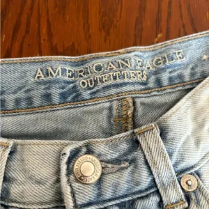 American Eagle Mom Jean Cutoff Shorts Distressed Size 2 Light Wash thumbnail 4