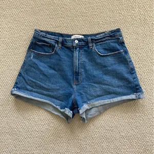 Abercrombie & Fitch The Mom Short High Rise Curve Love Cuffed Jean Size 14 VEUC thumbnail 1