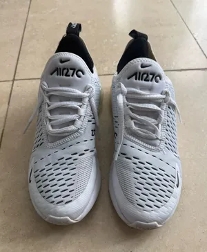Woman’s Nike Airmaxs 270 thumbnail 1