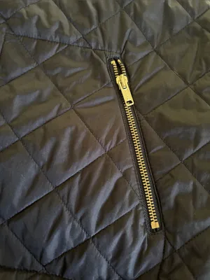 Old Navy Quilted Full Zip Vest Sz XL Black Lightweight Zip Pockets Gold Hardware thumbnail 3