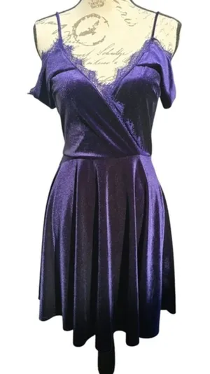 Lulus -793 Navy Cold Shoulder Surplice V-Neck Lace Velvet Mini Dress‎ Size M thumbnail 1