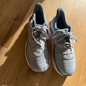 Hoka Arahi 5 Running Shoes in Blue Fog/Provincial Blue with Pink Details Size 9B thumbnail 5