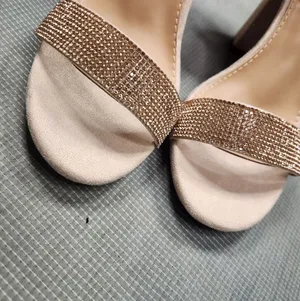 Top Moda Elegant Beige Heels with Gold Accents Size 7 thumbnail 9