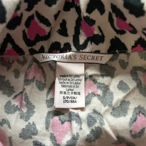 Victoria's Secret Pink and Black Leopard Heart Print Pajama Set thumbnail 4