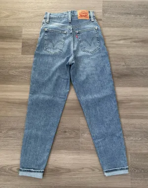 Levi’s Mom Jeans High-Rise thumbnail 3