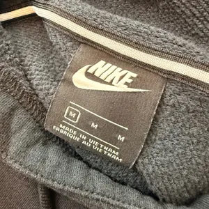 Nike Womens Black Metallic Gold Silver Logo Cropped Hoodie‎ Sweatshirt Size M thumbnail 7