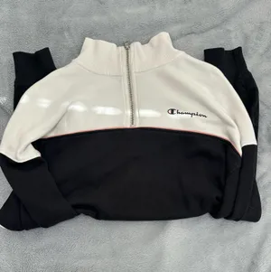 Champion Women's Campus Colorblocked Sweatshirt thumbnail 1