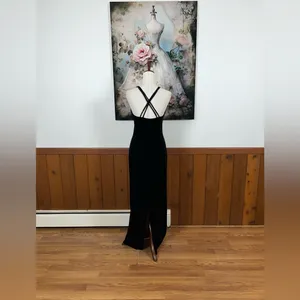Gorgeous Vintage 90s Maurice’s Black Velvet Prom Gown! thumbnail 5