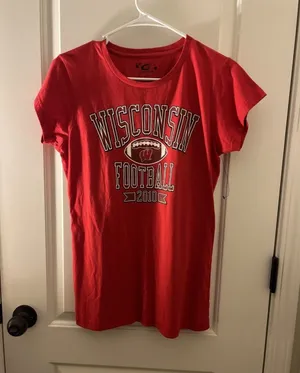 Wisconsin Badgers 2010 Football Schedule T-Shirt G-III For Her Red Womens Size M thumbnail 1