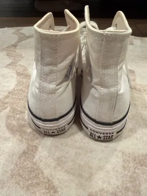 High-Top Converse Chuck Taylor thumbnail 3