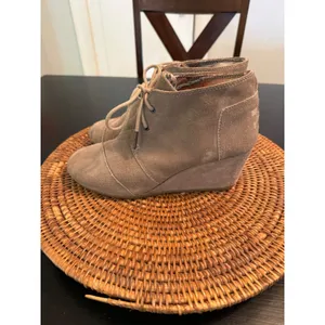 TOMS Desert Wedge Taupe Suede Lace Up Ankle Booties Womens‎ 8.5 Heel Shoes thumbnail 7