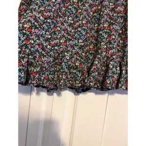 LOFT Floral Print‎ Smocked Waist Ruffle Hem Mini Skirt Women's Size M thumbnail 4