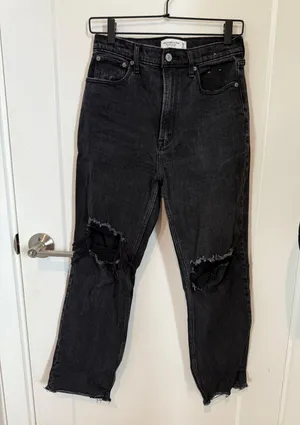 Abercrombie High-Rise Jeans Ultra Straight thumbnail 1