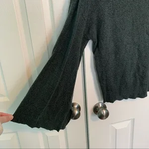 BP size small‎ deep green sweater bell style sleeves thumbnail 3